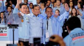 Prabowo Subianto bersama Gibran Rakabuming Raka saat memberi sambutan dalam agenda Suara Muda Indonesia untuk Prabowo Gibran di Jakarta Convention Center (JCC) Senayan, Jakarta. (Dok. TKN Prabowo Gibran)