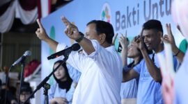 Capres nomor urut 2, Prabowo Subianto saat menerima deklarasi dukungan dari Komunitas Bakti Untuk Rakyat di Rumah Kertanegara, Jakarta Selatan. (Dok. TKN Prabowo Gibran)

