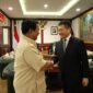 Presiden Tiongkok (China) Xi Jinping mengucapkan selamat kepada Prabowo Subianto sebagai presiden terpilih melalui surat resmi yang diantar langsung oleh Duta Besar China untuk Indonesia, Lu Kang. (Dok. Tim Media Prabowo)
