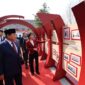 Presiden terpilih 2024-2029 Prabowo Subianto menyempatkan untuk berkunjung ke sekolah Beijing No. 2 Middle School, di Dongcheng District, Beijing. (Dok. Tim Media Prabowo)

