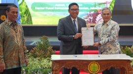 Sudaryono dalam kegiatan pisah sambut Wakil Menteri Pertanian Harvick Hasnul Qolbi kepada Sudaryono di Auditorium Utama Kementan, Jumat, 19 Juli 2024. (Facebook.com @Sudaryono)