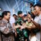 Presiden RI Prabowo Subianto disambut lautan manusia yang merayakan momen pergantian tahun baru di Bundaran HI, Jakarta Pusat. (Dok. Tim Media Prabowo)