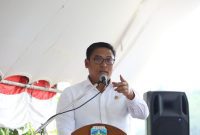 Wamentan Sudaryono meninjau gudang Bulog untuk memastikan ketersediaan beras nasional aman. (Dok. Kementan)
